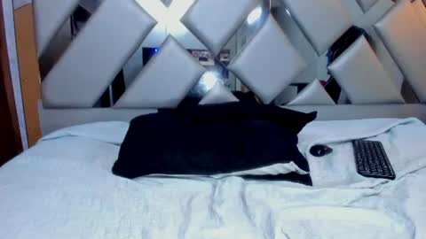 Nahomi  online show from June 13, 2:22 am