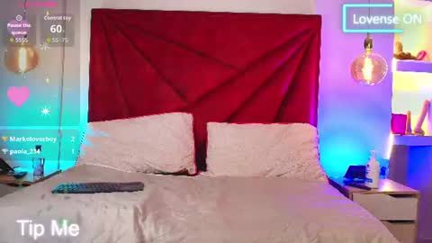 NahomiRoss online show from June 13, 1:32 pm