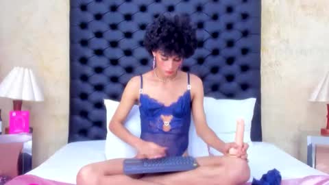 Nahomi  online show from November 12, 6:21 pm