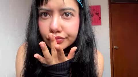 nahomy online show from February 12, 1:15 pm