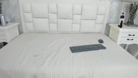 naia_cox online show from February 4, 6:50 am