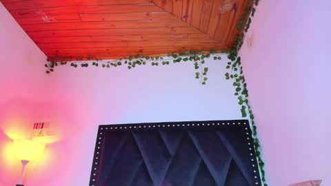 Naia x online show from January 11, 11:00 pm