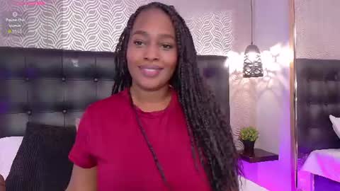 naiaramasson_ online show from June 13, 12:26 pm