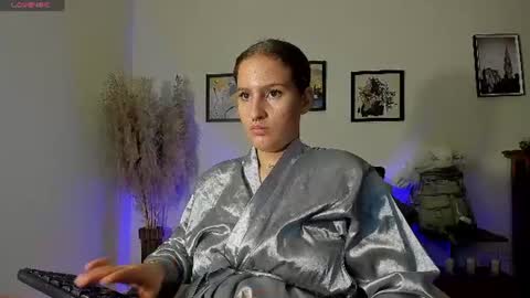 naiely_naides online show from July 26, 1:09 pm