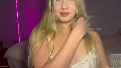 Mia  guest- Eva from DOUBLECUTIES online show from November 25, 9:08 am