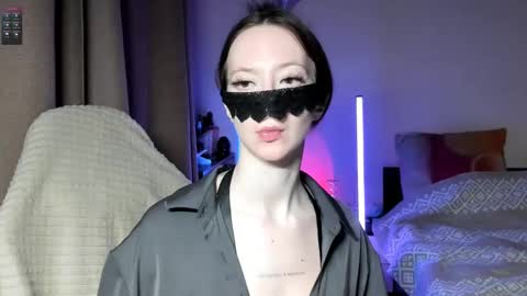 Asy no face  online show from March 1, 4:00 pm