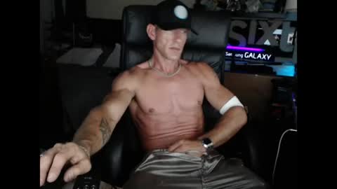 nakedoutsdeurwndw online show from June 17, 12:10 pm