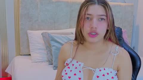 nami_sweet_ online show from January 7, 11:04 am