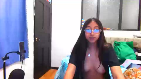 Snapshot of nanilux_1 chatting on October 16, 12:32 am nanilux_1 online show from October 16, 12:32 am