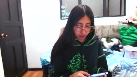 Snapshot of nanilux_1 chatting on October 17, 10:47 pm nanilux_1 online show from October 17, 10:47 pm