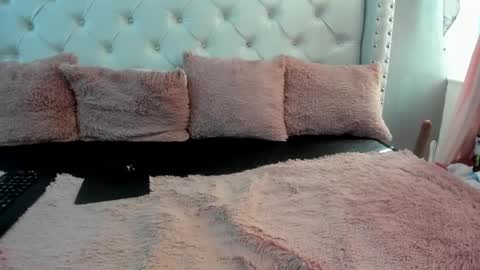 Snapshot of naomi_cooper__ chatting on October 13, 1:57 pm naomi online show from October 13, 1:57 pm