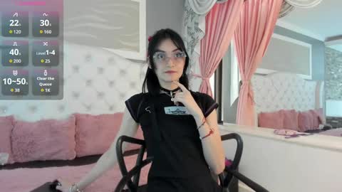 Snapshot of naomi_cooper__ chatting on September 24, 2:02 pm naomi online show from September 24, 2:02 pm