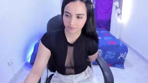 Snapshot of naomi_dool chatting on October 21, 1:05 pm Naomi Doll online show from October 21, 1:05 pm