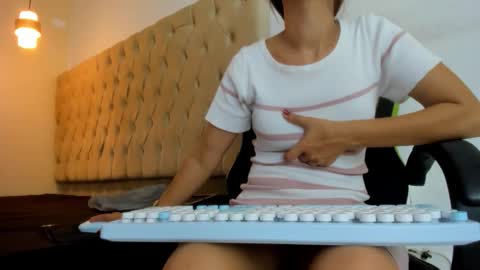 naomis_35 online show from February 25, 8:23 pm