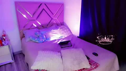 naomisaenz01 online show from July 28, 11:17 am