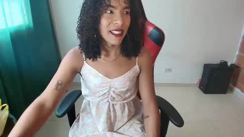Snapshot of naomiwildburn chatting on October 18, 1:15 pm naomiwildburn online show from October 18, 1:15 pm