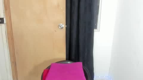 Snapshot of naomiwildburn chatting on March 5, 4:02 pm naomiwildburn online show from March 5, 4:02 pm