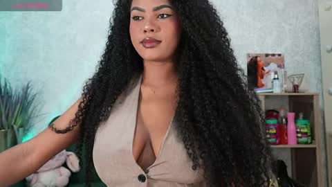 Naomi     online show from April 11, 3:55 am