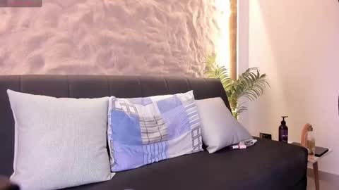 I am Naomy online show from February 3, 7:07 pm