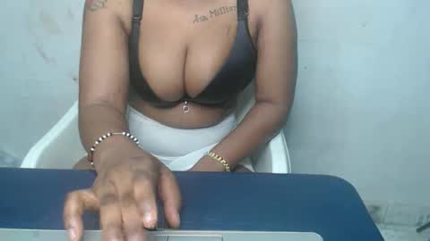 nasty_luna0 online show from November 17, 7:27 pm