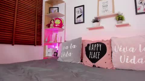 nata_villalobos online show from August 4, 4:30 am