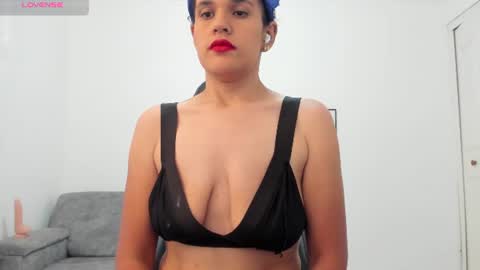 Nathalia online show from July 16, 6:33 pm