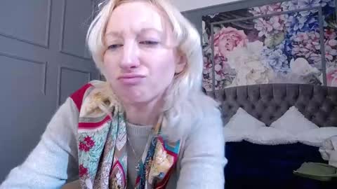 Snapshot of natalie_bitton chatting on February 23, 7:11 am Natalie online show from February 23, 7:11 am