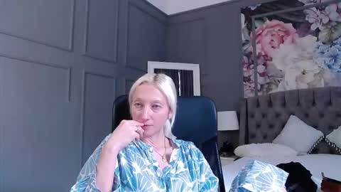 Snapshot of natalie_bitton chatting on September 10, 11:00 am Natalie online show from September 10, 11:00 am