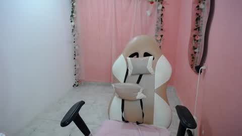 Snapshot of natalielabellex1 chatting on October 17, 10:36 pm natalielabellex1 online show from October 17, 10:36 pm
