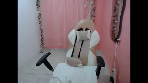 Snapshot of natalielabellex1 chatting on October 4, 5:44 pm natalielabellex1 online show from October 4, 5:44 pm