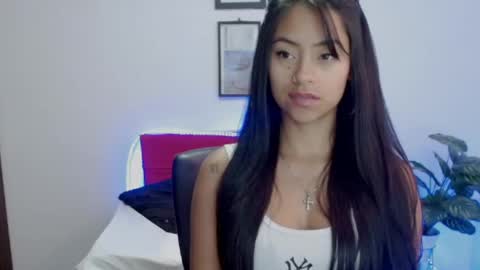 Nataly Escobar online show from January 16, 2:15 pm