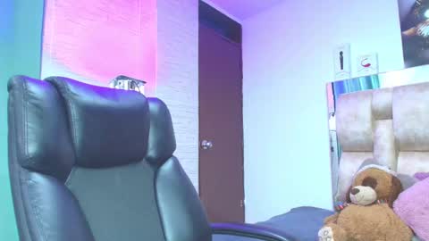 Snapshot of natasharobbins chatting on October 5, 3:26 am online show from October 5, 3:26 am