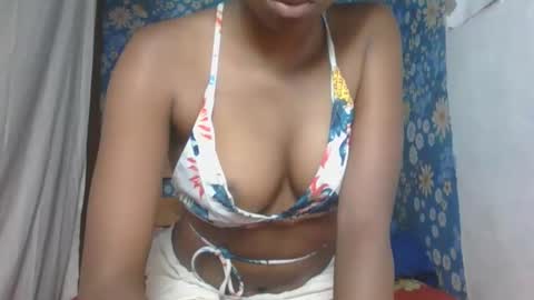 nathalia069 online show from May 4, 7:37 am
