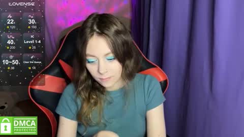 Snapshot of natural_babe666 chatting on September 17, 9:40 pm natural_babe666 online show from September 17, 9:40 pm