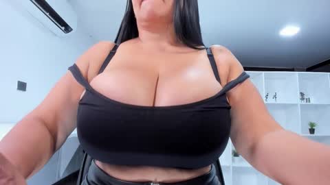 Jazmin Bigboobs online show from November 14, 8:33 pm