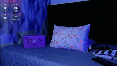 Gwen  online show from November 10, 7:16 pm