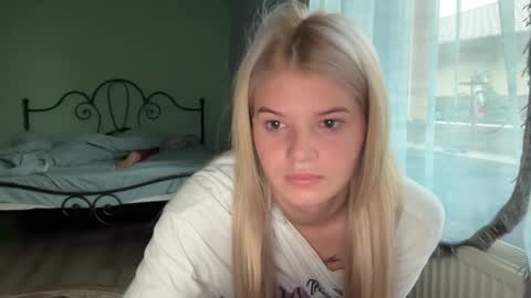Andreea online show from November 10, 5:43 am