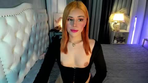 Snapshot of naughty_annaxx chatting on October 12, 12:47 am Anna online show from October 12, 12:47 am