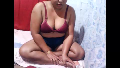 Hannah online show from March 19, 8:47 pm