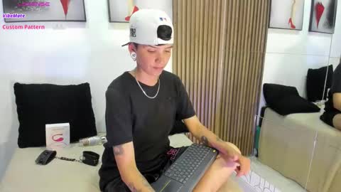 sam online show from December 17, 4:41 am