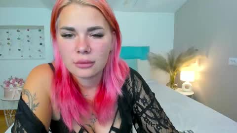 Snapshot of naughty_kittyy1 chatting on October 1, 2:38 pm Maria  online show from October 1, 2:38 pm