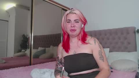 Snapshot of naughty_kittyy1 chatting on October 21, 9:18 pm Maria  online show from October 21, 9:18 pm