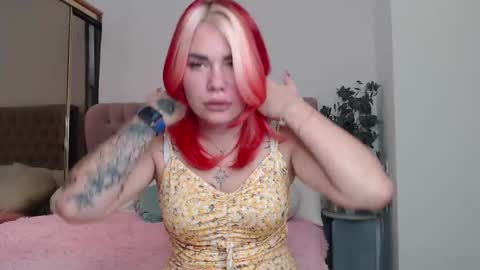 Snapshot of naughty_kittyy1 chatting on October 20, 5:45 am Maria  online show from October 20, 5:45 am