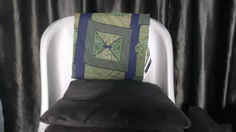 Snapshot of naughty_slimzy chatting on October 20, 9:47 am laura online show from October 20, 9:47 am