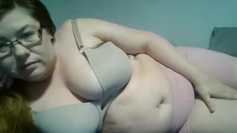 Snapshot of naughtynatalie1988x chatting on October 2, 10:19 pm Natalie online show from October 2, 10:19 pm