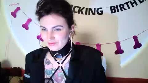 nefertiti_queen online show from February 16, 9:35 pm