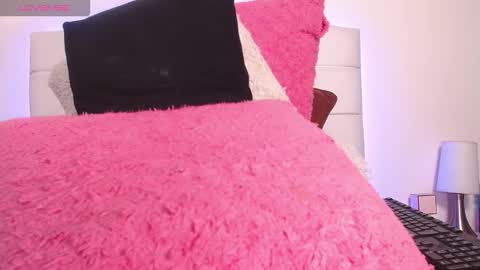 Nefertiti sex  online show from October 24, 10:10 pm