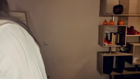 Vicky and Beatrice online show from March 14, 7:51 pm