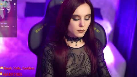 Snapshot of nelle_ chatting on October 9, 5:29 pm online show from October 9, 5:29 pm