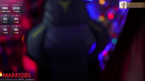 Snapshot of nelle_ chatting on January 5, 9:05 am online show from January 5, 9:05 am